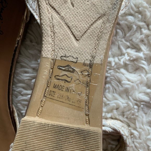 Silver toned flats w/ some gold infused! - Picture 7 of 7